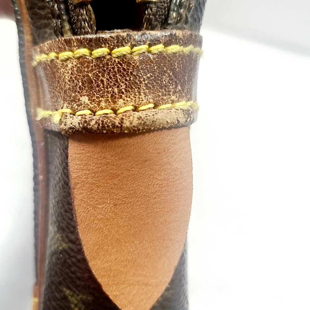 Louis Vuitton Leather Clutch Bag - Picture 6 of 8